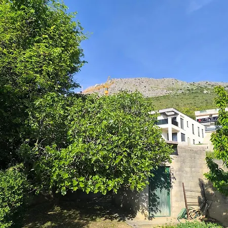 Cozy Near Split & Invites Будинок відпочинку