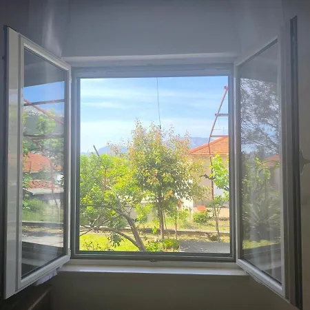 Cozy Near Split & Invites Будинок відпочинку
