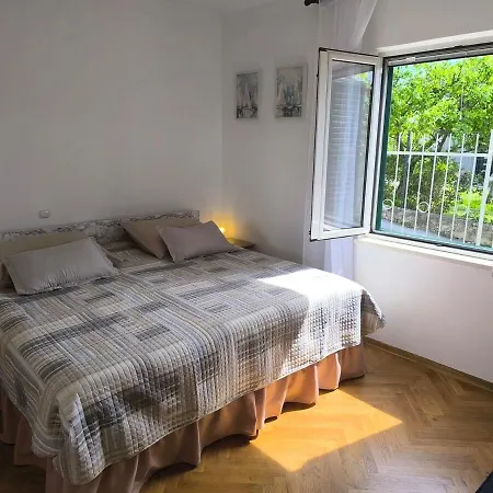 Cozy Near Split & Invites