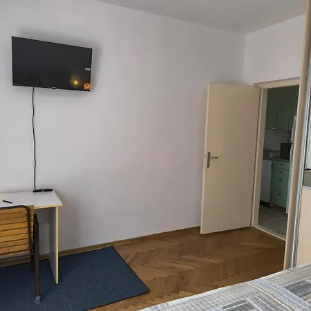Cozy Near Split & Invites Будинок відпочинку
