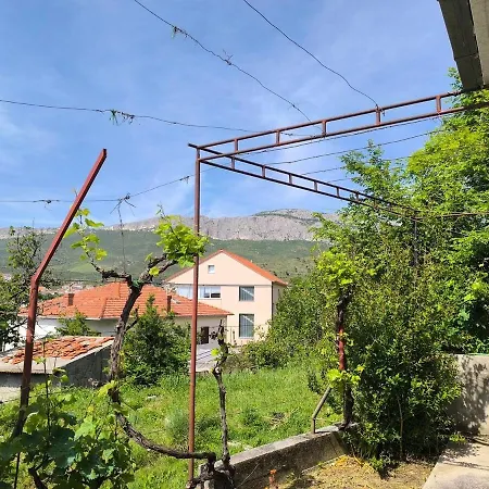 Cozy Near Split & Invites *