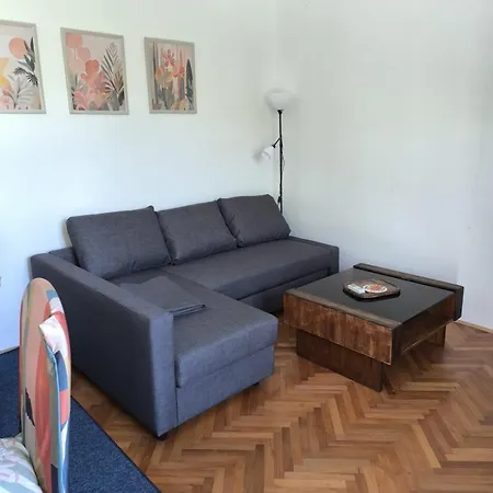 Будинок відпочинку Cozy Near Split & Invites Zminjevaca