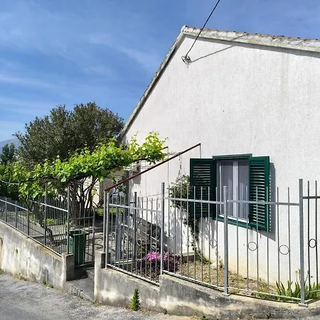 Cozy Near Split & Invites *